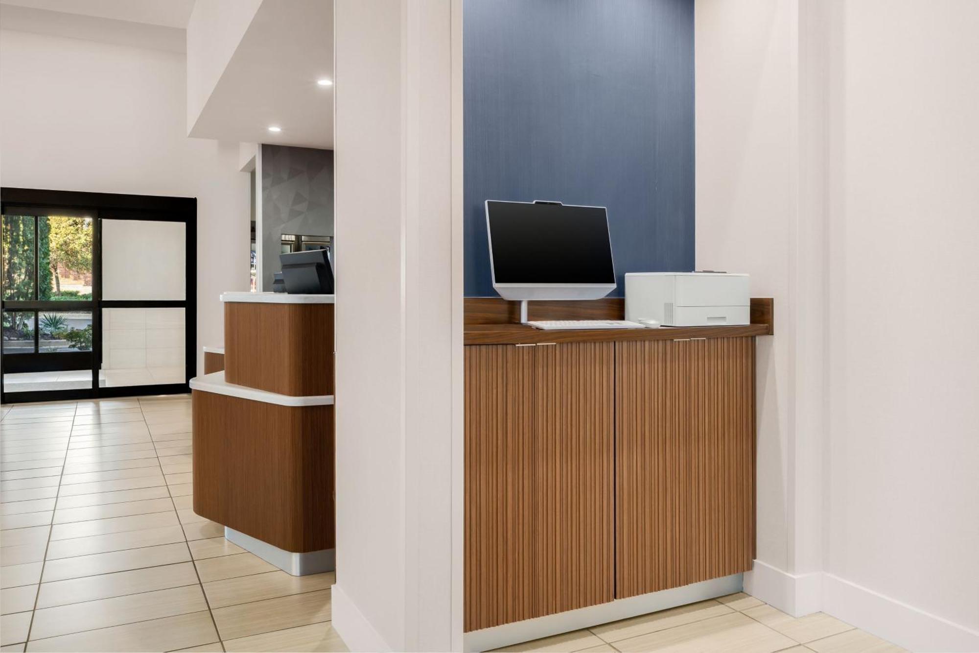 Courtyard By Marriott Columbus Феникс-сити Экстерьер фото