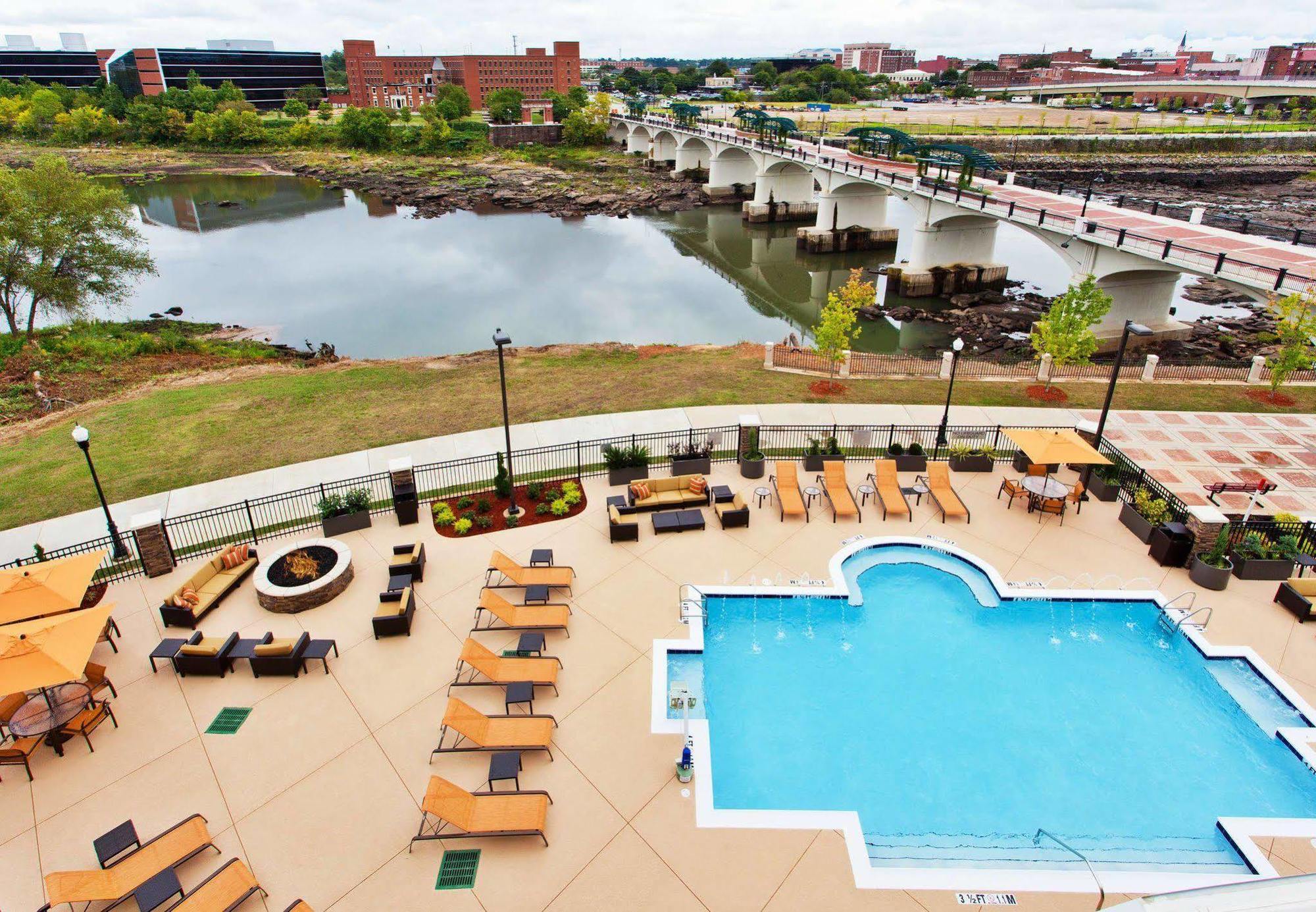 Courtyard By Marriott Columbus Феникс-сити Экстерьер фото